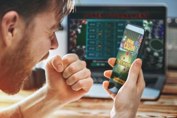 Profil purnama4d pada layar ponsel
